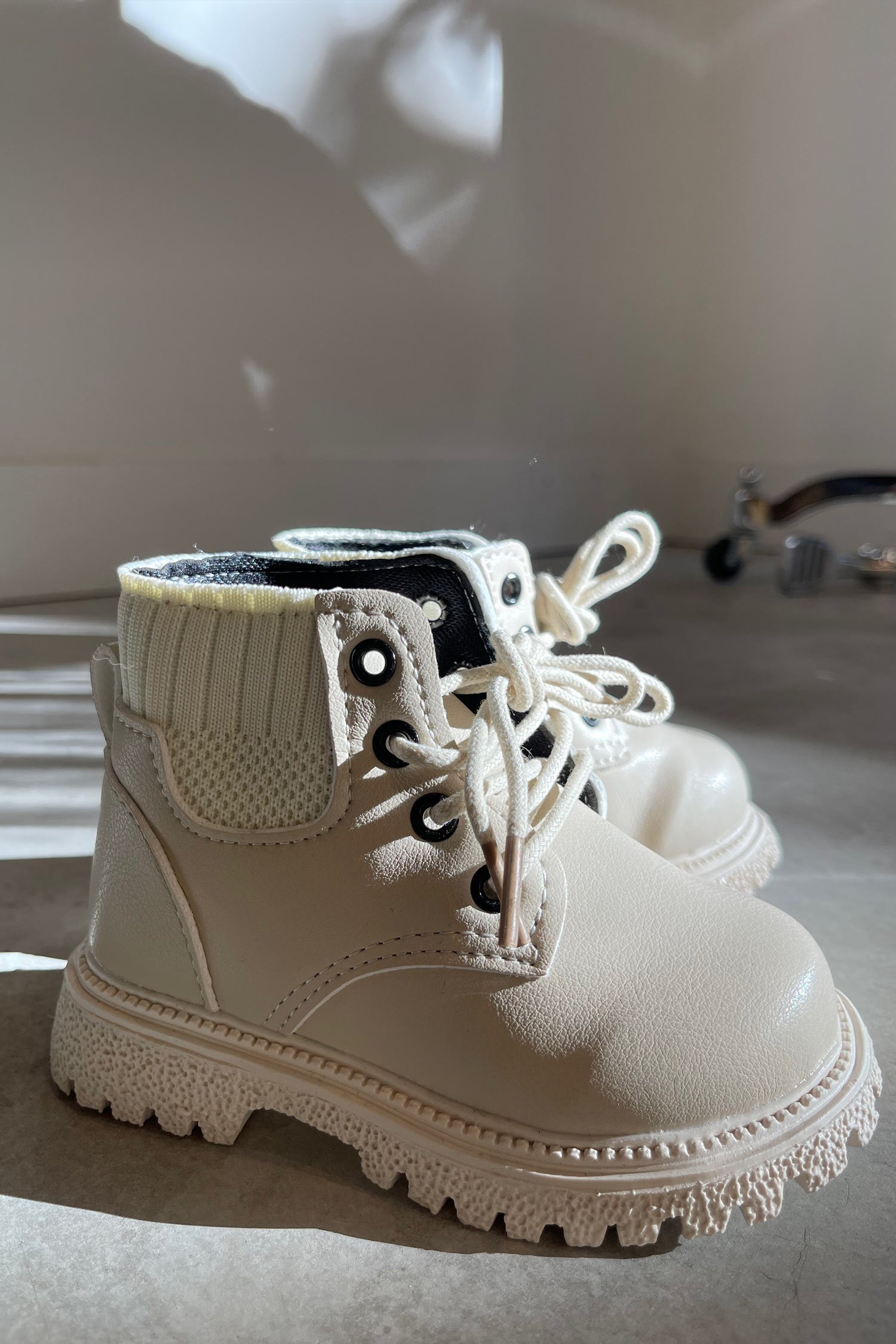 Kids Desert Boots in Sand - Mode & Affaire