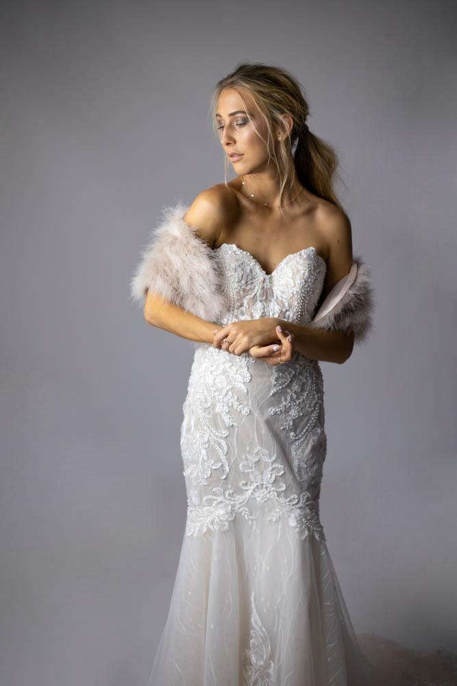 Plume Blush Feather Bolero - Mode & Affaire